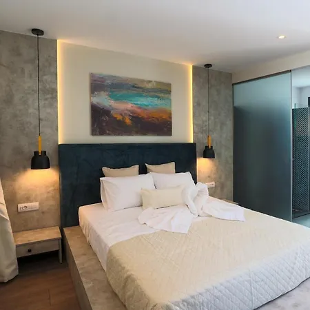 Bayview Apartment *